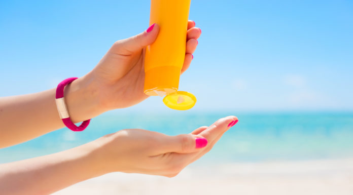5 fausses vérités sur les écrans solaires que tout le monde croit