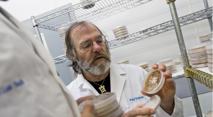 Un homme proclame qu’il a inventé un pesticide naturel qui pourrait sauver la planète