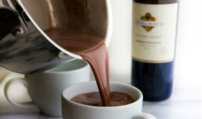 Ce chocolat chaud au vin rouge sera assurément votre nouvelle boisson chaude favorite