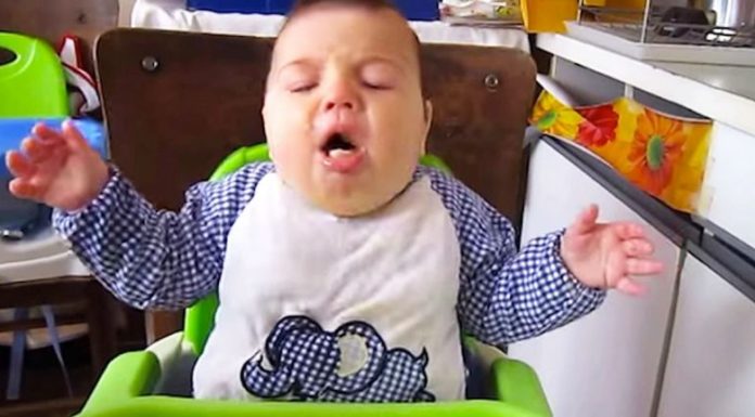 Voici comment sauver la vie d’un bébé qui étouffe! Info à partager!