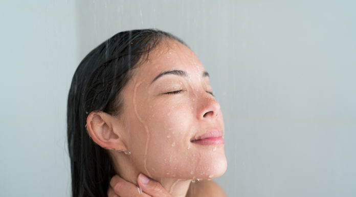 Dis-moi quelle partie de ton corps tu laves en premier dans la douche et je te dirai qui tu es