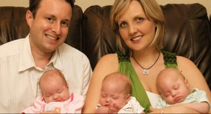 Les parents serrent leurs 3 enfants morts sur leurs genoux. Un an après un miracle se produit