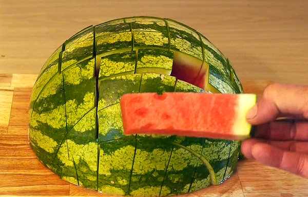 Vous coupez votre melon d’eau de la mauvaise façon depuis toujours, voici comment faire!