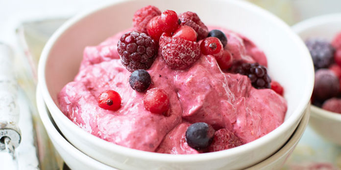 10-healthy-snacks-frozen-berry-yogurt