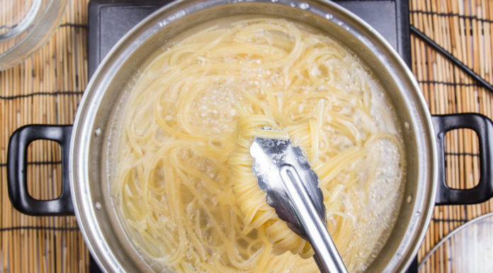 Voici pourquoi vous ne devriez jamais jeter l’eau de cuisson de vos pâtes